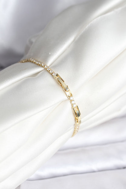 Kelebek Model Zirkon Taşlı Gold Renk Pirinç Su Yolu Kadın Bileklik