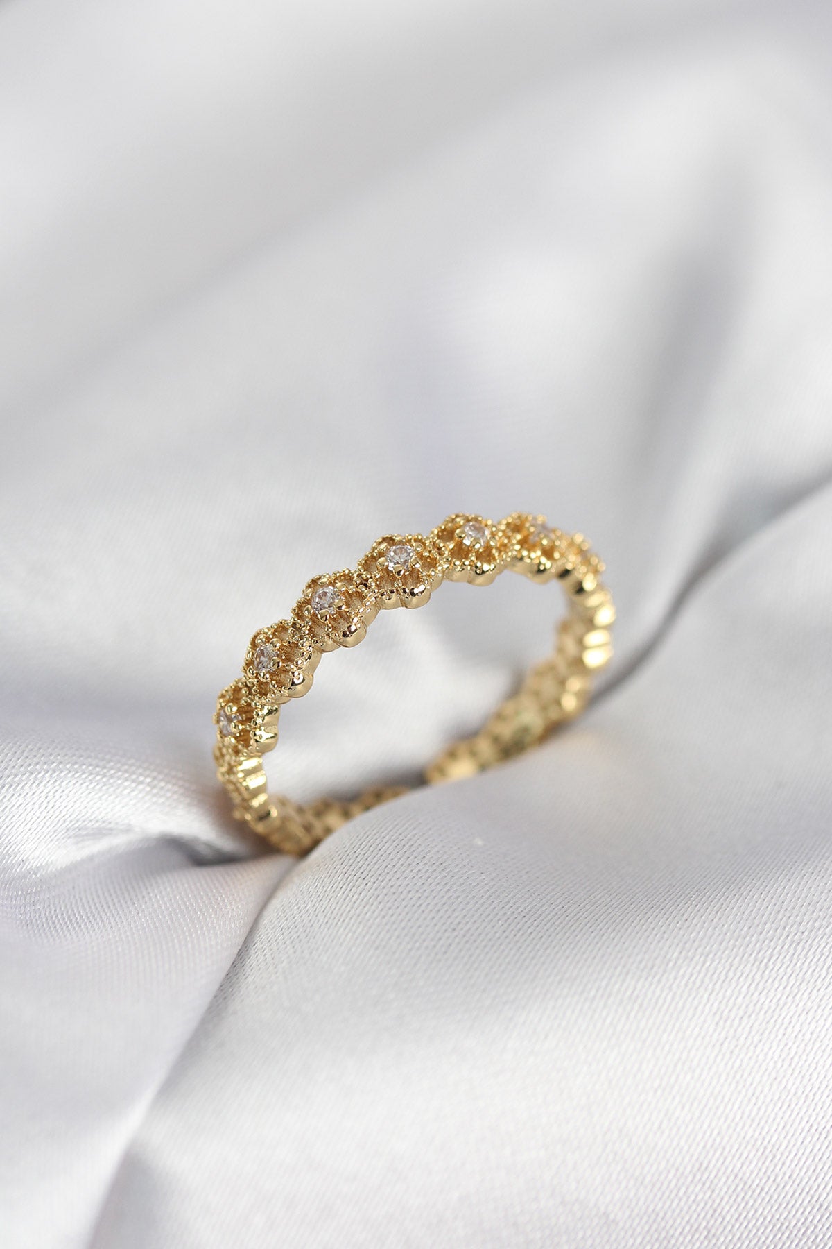 Sıralı Çiçek Model Gold Renk Zirkon Taşlı Kadın Yüzük