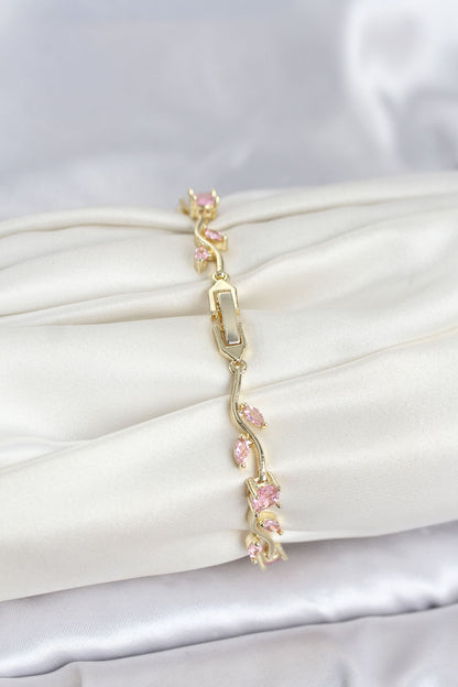 Pirinç Gold Renk Pembe Zirkon Taşlı Çiçek Model Kadın Bileklik